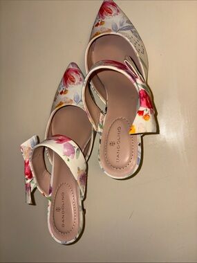 Bandolino Cream Floral Pointed-Toe Slingback Mules with Bow